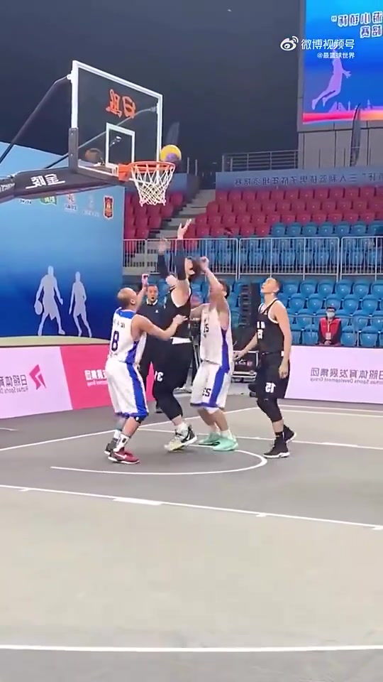 王哲林这个视频在外网火了,外媒发问:这就是CBA的MVP?