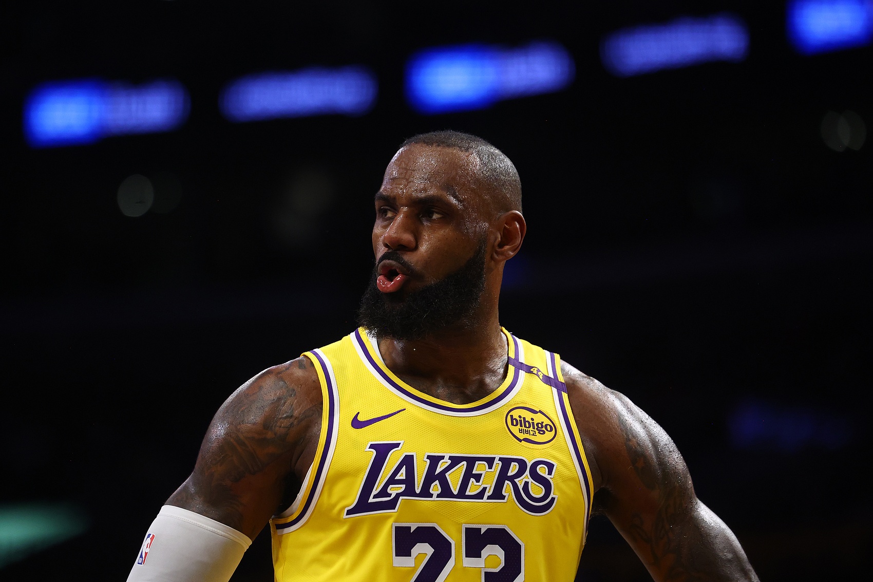 夸梅:传言都说詹姆斯喜欢白人女孩 NBA很快就会把这些事都捅出来