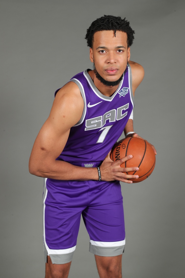 媒体人:目前已有CBA季后赛级别球队报价NBA内线球员拉比西埃