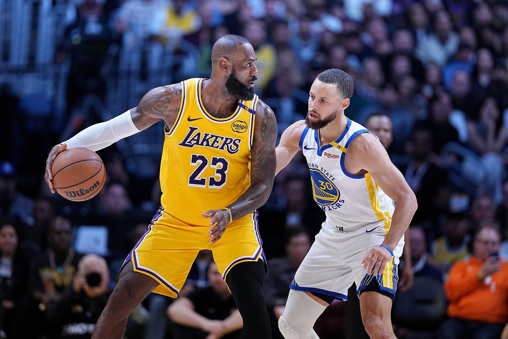 NBA高管:等詹姆斯明年成为自由球员 骑士独行侠勇士肯定会追求他