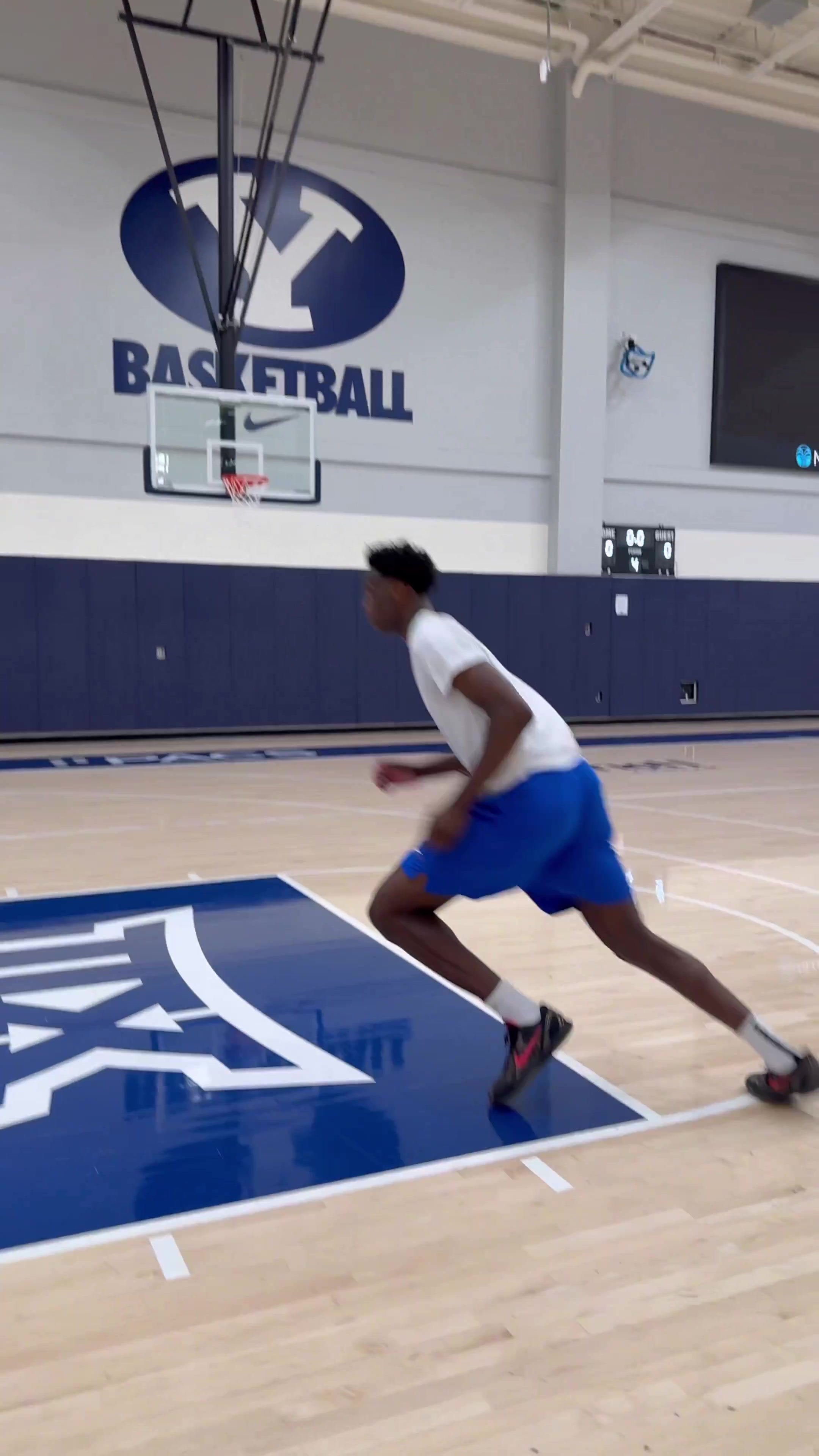 练起来了!26年NBA状元热门AJ-迪班萨在杨百翰大学开练